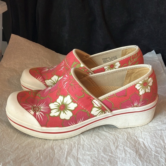 Dansko Vegan Volley Canvas Clogs Tropical Floral Red Pink Hawaiian Shoes Size 40 - Picture 9 of 15